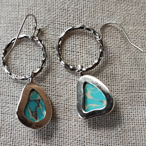 Faux Mottled Cream Brown Veined Turquoise Silver Tone Hammered Pierced Earrings - Picture 7 of 9